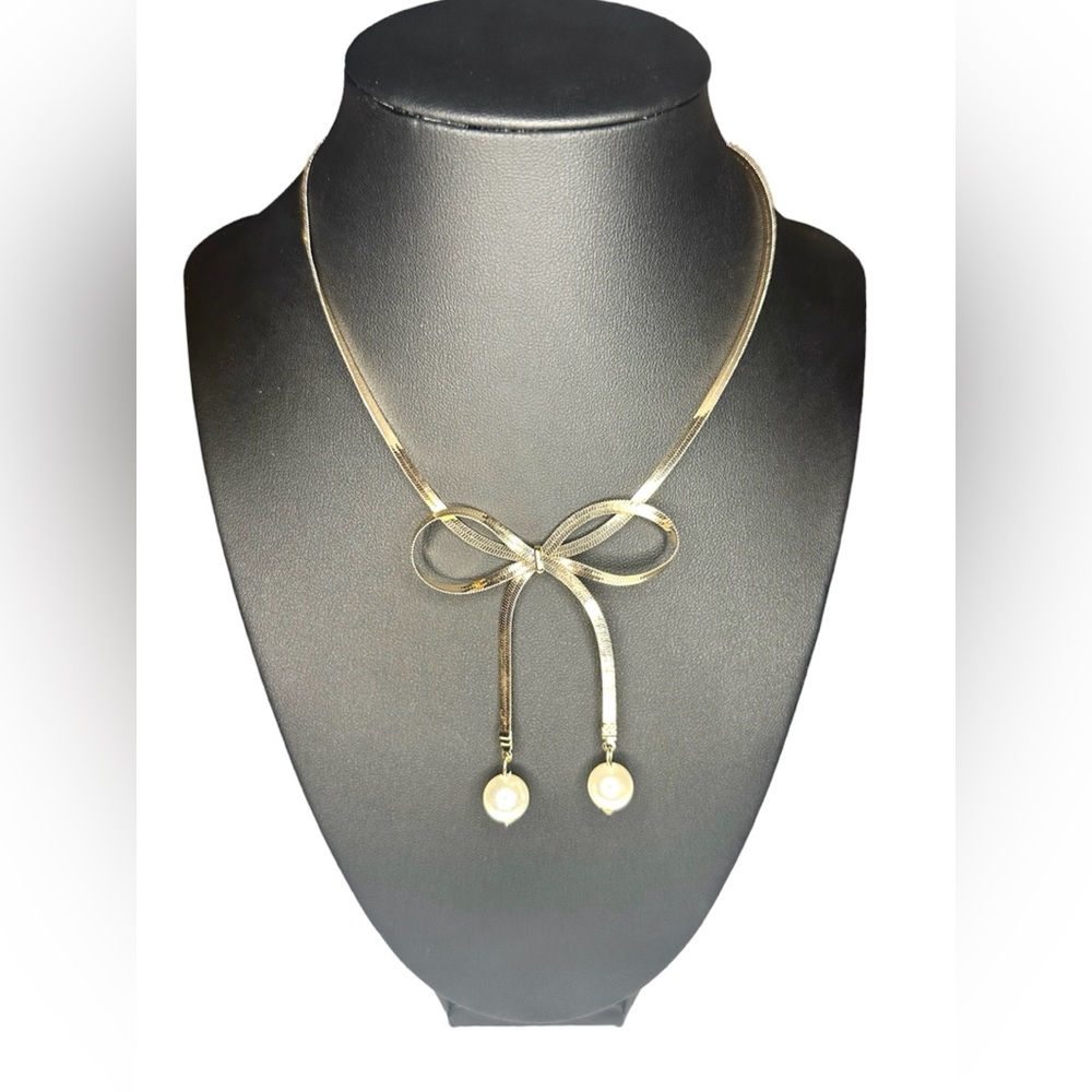 Bow Necklace